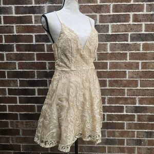 Xtraordinary Cream Gold Lace Mini Dress Wired Bodice Tulle Overlay Size 7